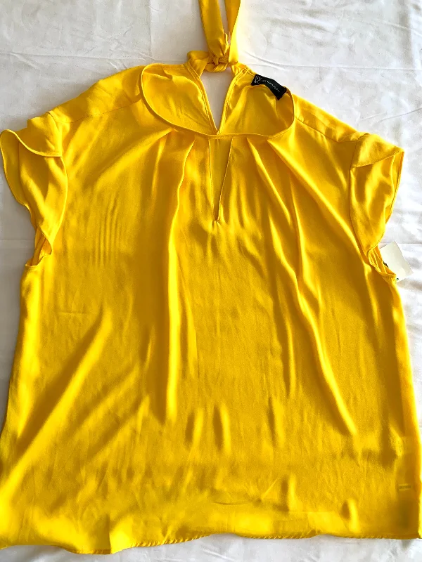 Top Short Sleeve By New York And Co In Yellow, Size: Xxl