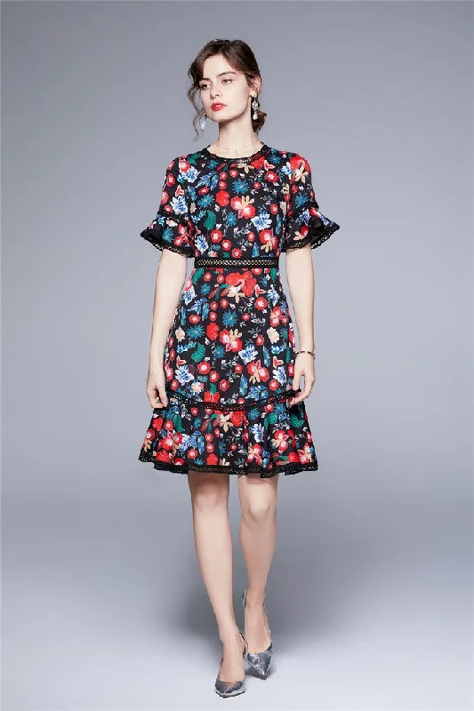 Black & Red & Blue floral print Day A-line Crewneck Juliet Short Sleeve Above Knee Dress