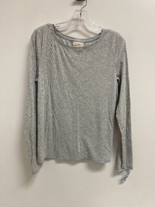 Top Long Sleeve By Universal Thread In Grey, Size: L